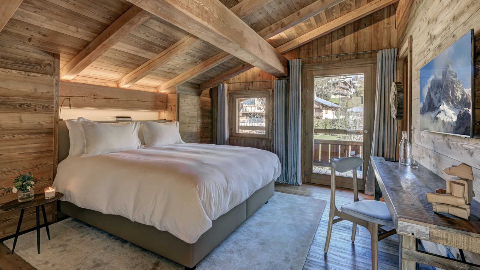 Luxury-ski-chalet-Megeve-Villa-Eraldo-Oxford-Ski-Bedroom (6).jpg