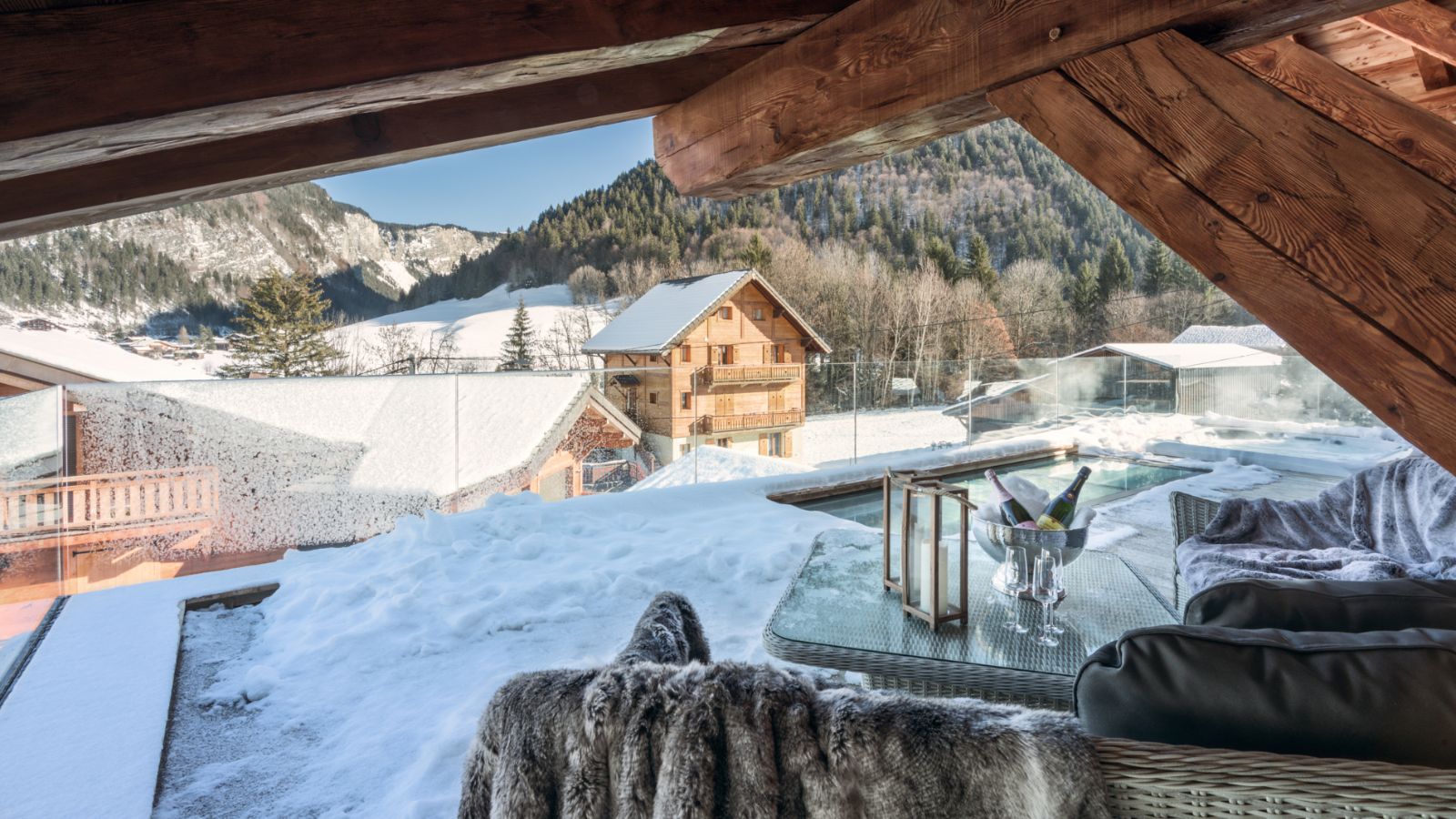 Luxury-Ski-Chalet-Morzine-Lodge-Des-Nants-Hot-Tub.jpg
