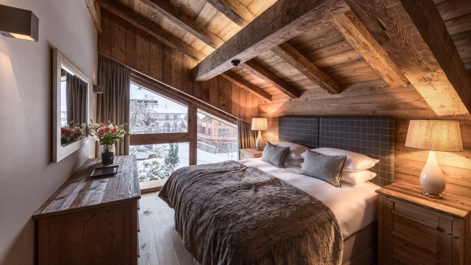 Luxury-Ski-Chalet-Morzine-Lodge-Des-Nants-Bedroom (2).jpg