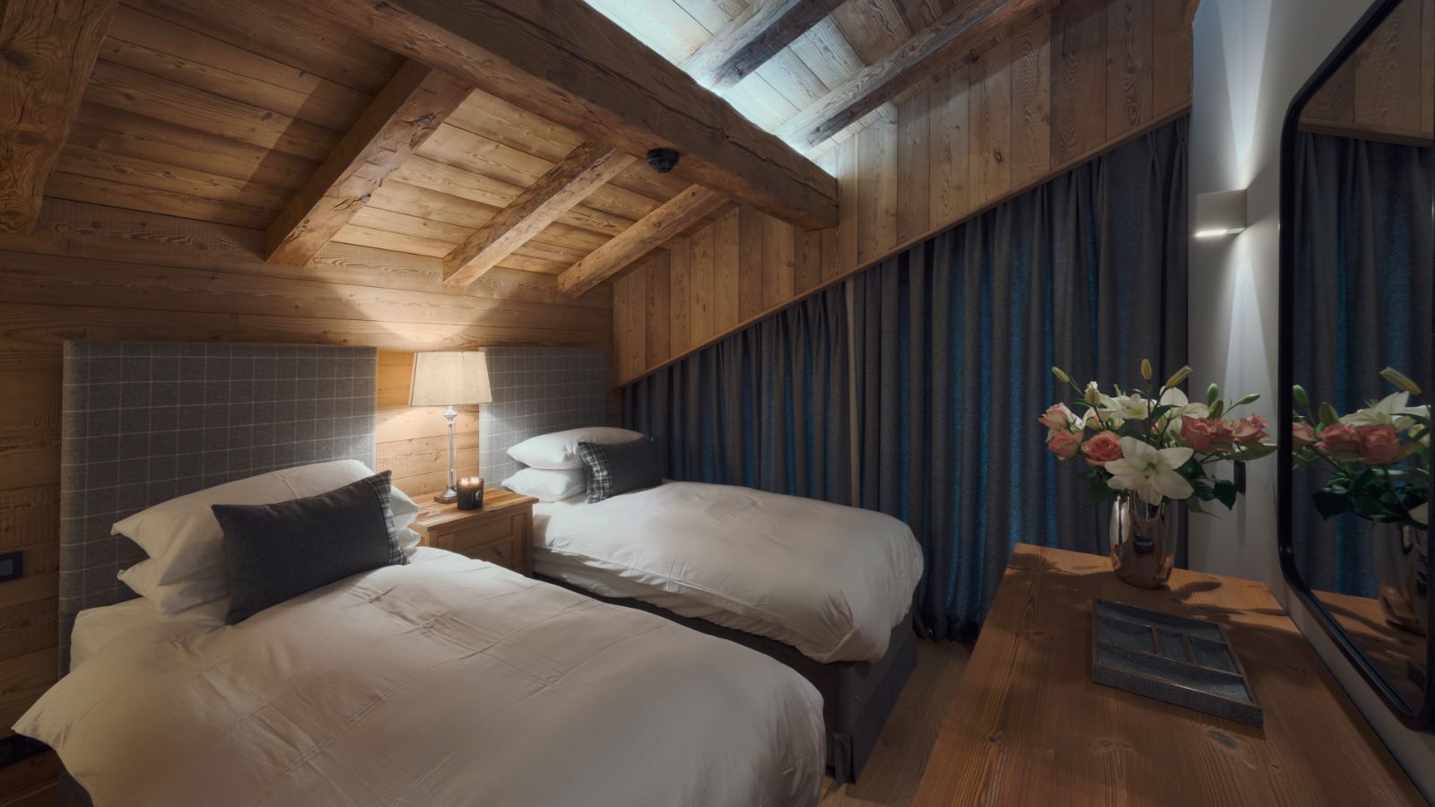 Luxury-Ski-Chalet-Morzine-Lodge-Des-Nants-Bedroom (4).jpg