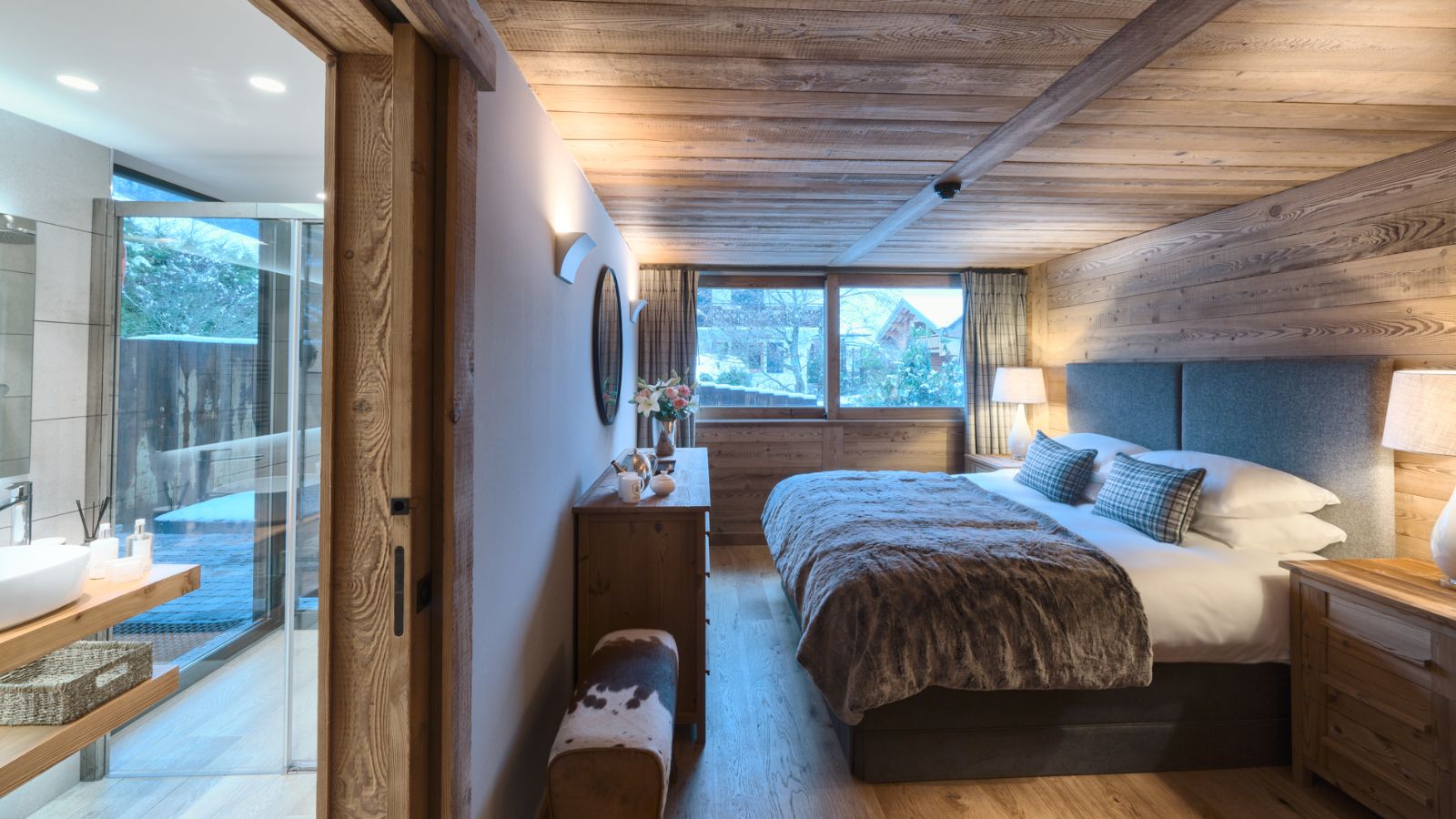 Luxury-Ski-Chalet-Morzine-Lodge-Des-Nants-Bedroom (5).jpg