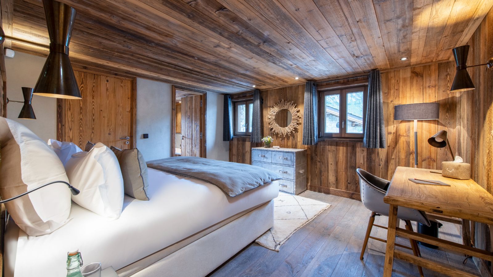 Chalet_face_a_Face_Val-d-Isere_Oxford_Ski_Bedroom6.jpg