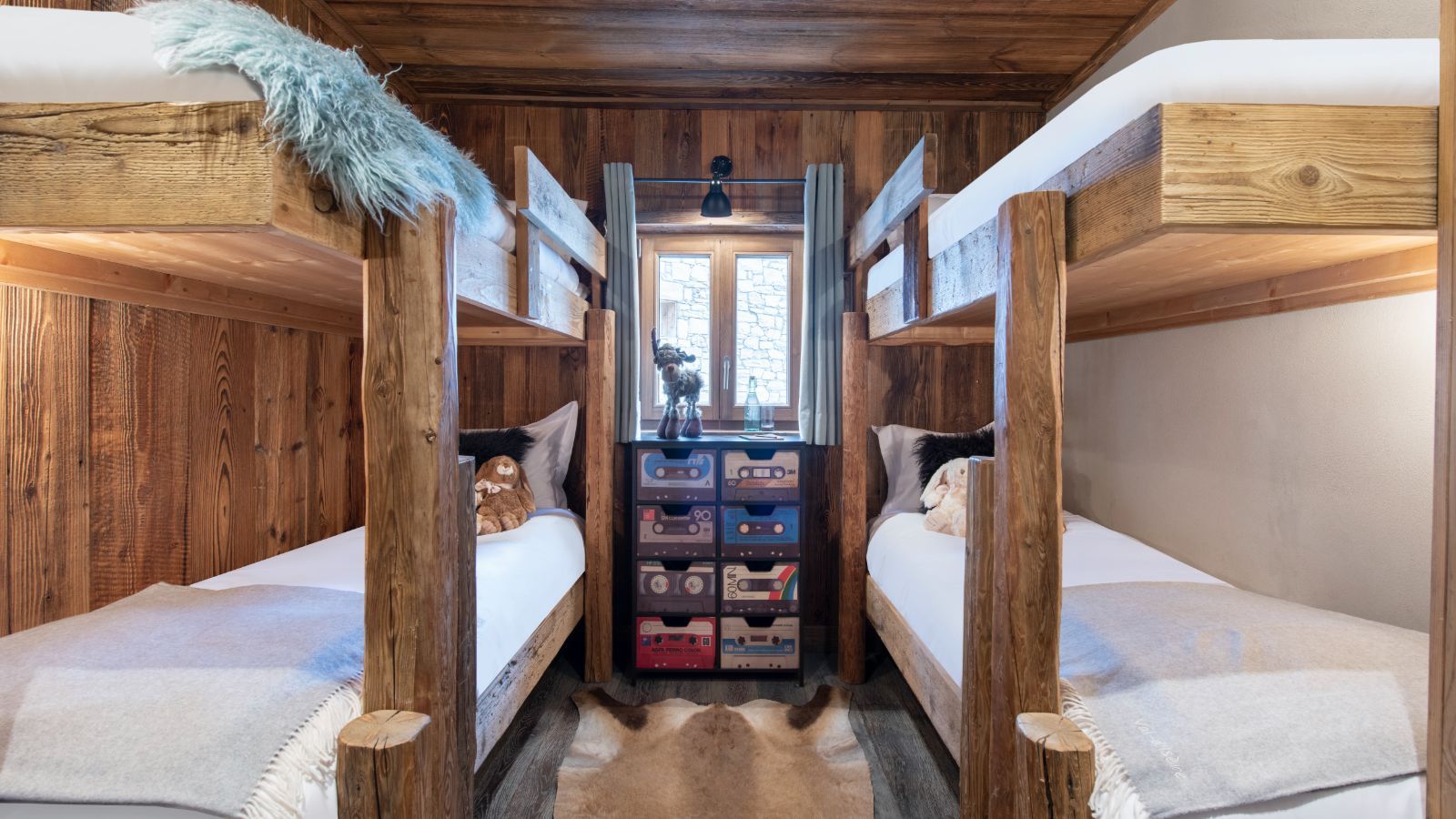 Chalet_face_a_Face_Val-d-Isere_Oxford_Ski_Bunkroom.jpg