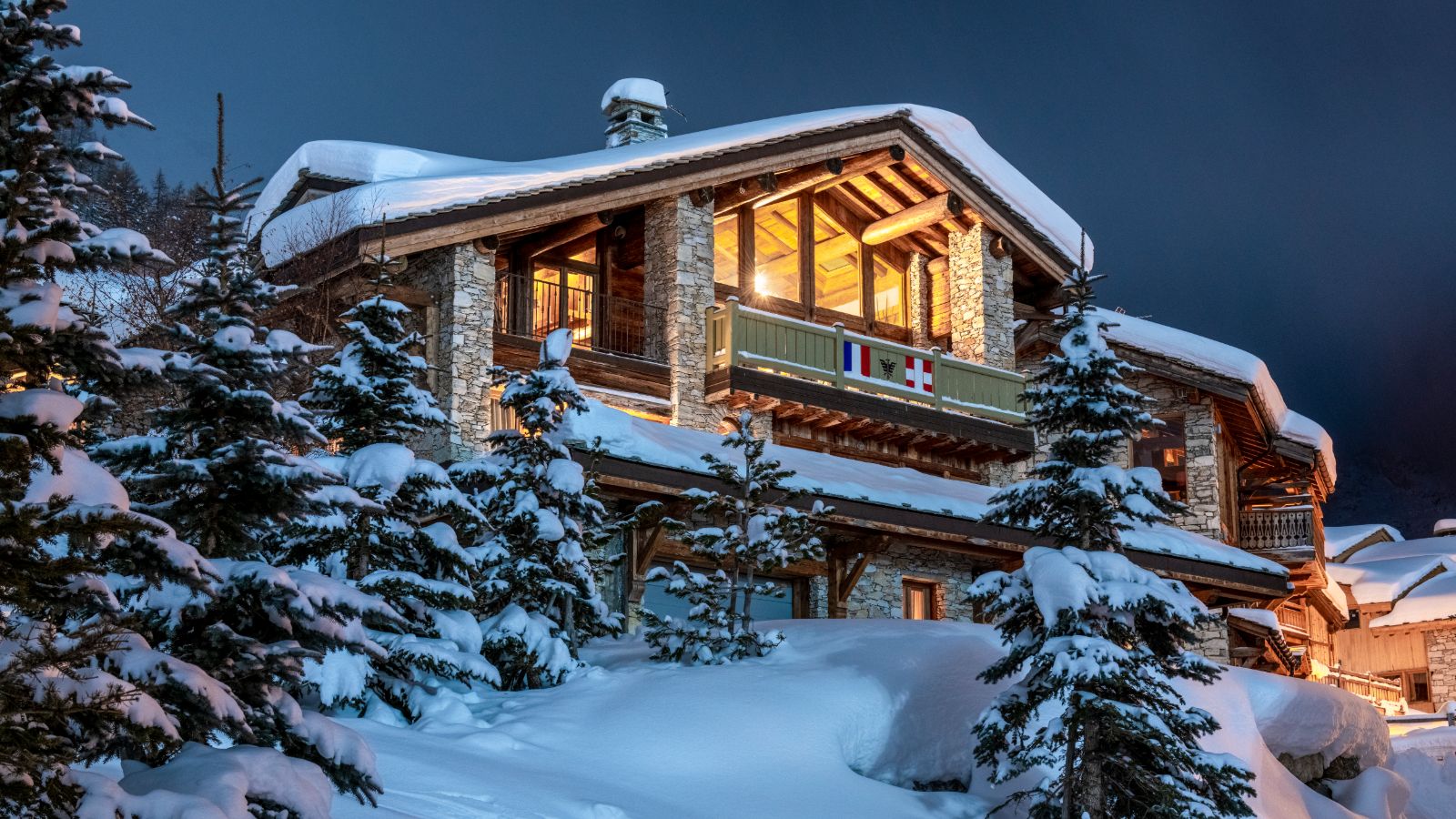 Chalet_face_a_Face_Val-d-Isere_Oxford_Ski_Exterio3.jpg