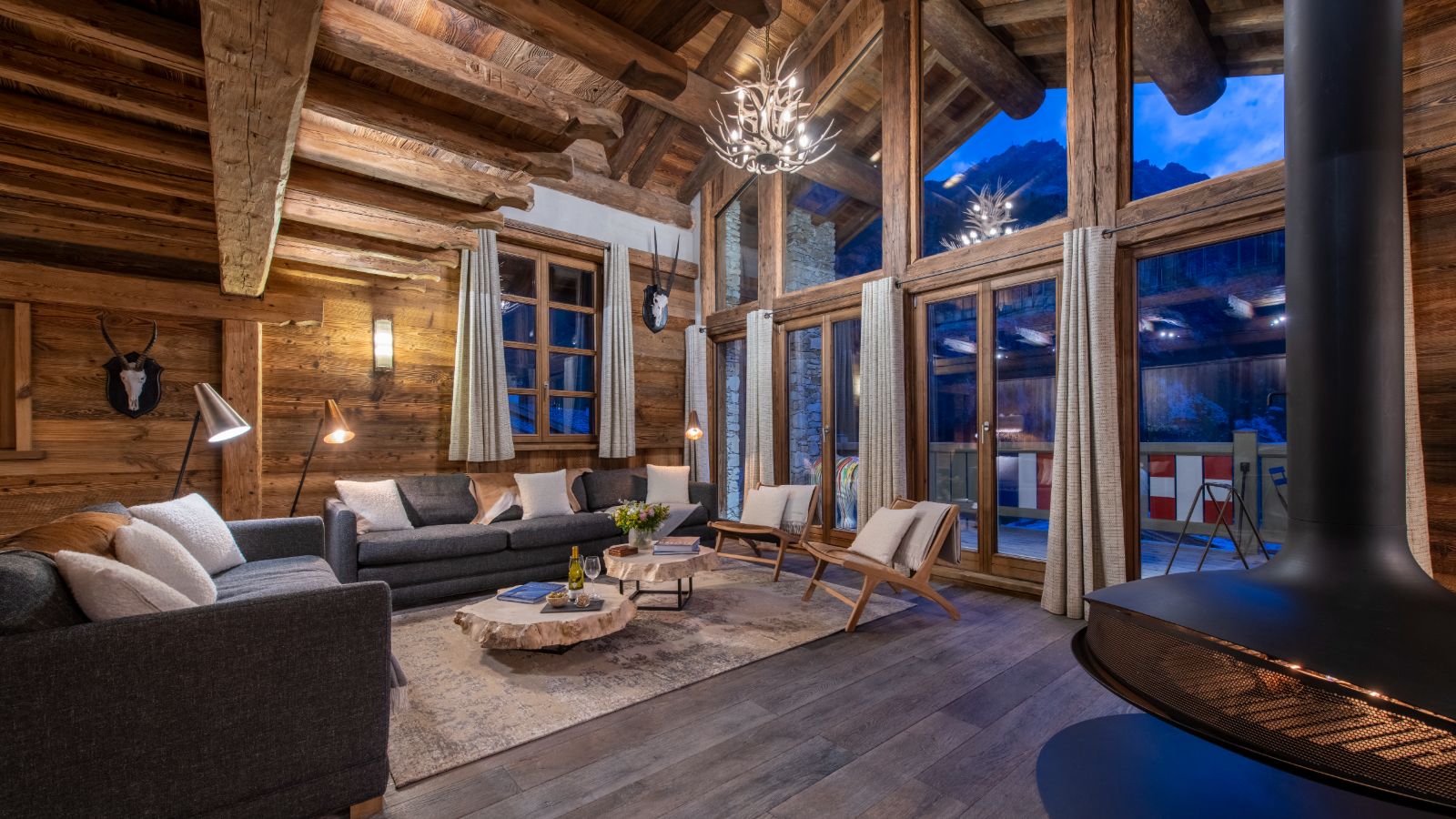 Chalet_face_a_Face_Val-d-Isere_Oxford_Ski_Lounge2.jpg