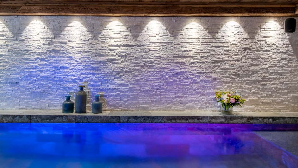 Chalet_face_a_Face_Val-d-Isere_Oxford_Ski_Pool.jpg