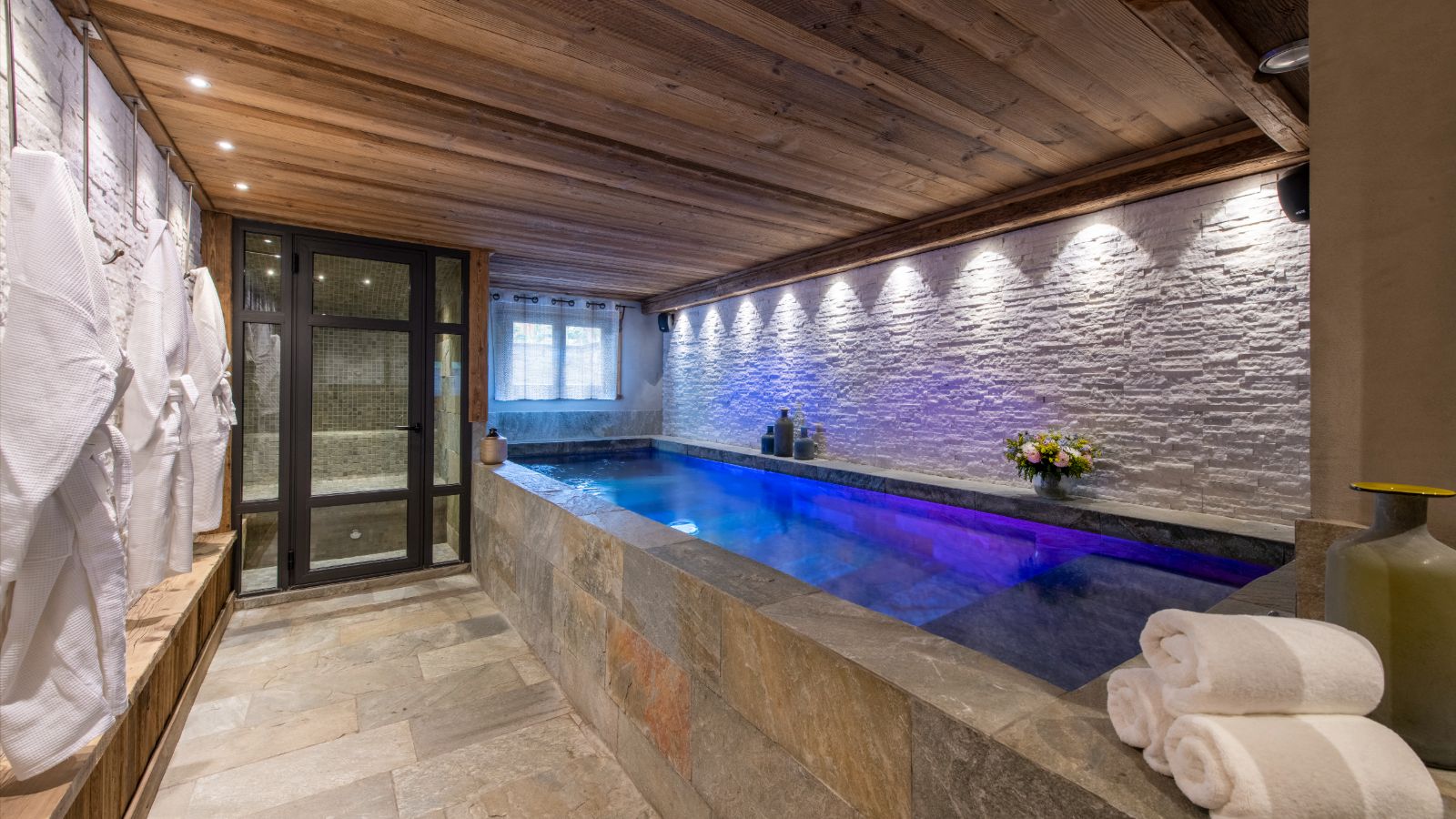 Chalet_face_a_Face_Val-d-Isere_Oxford_Ski_Pool2.jpg