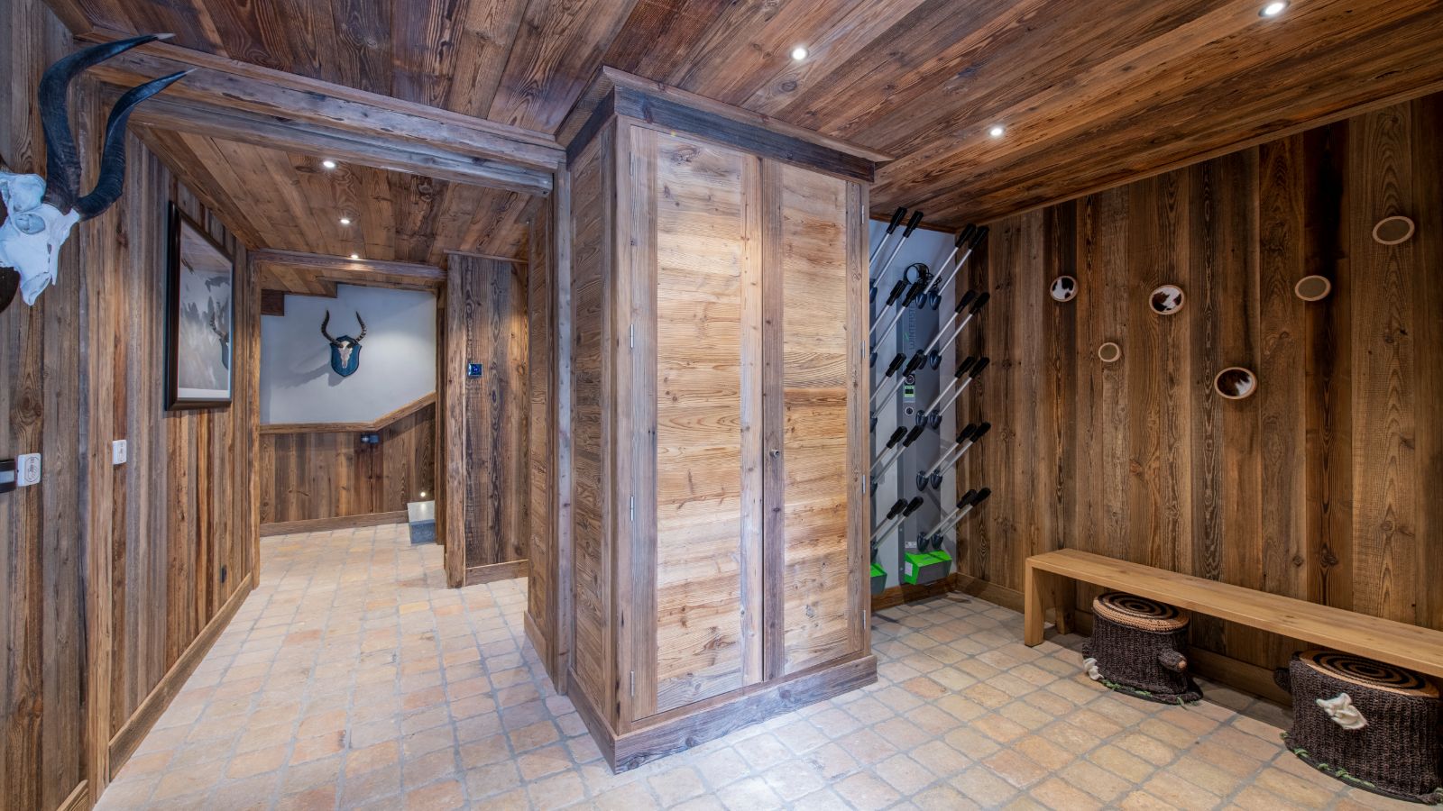 Chalet_face_a_Face_Val-d-Isere_Oxford_Ski_SkiRoom.jpg