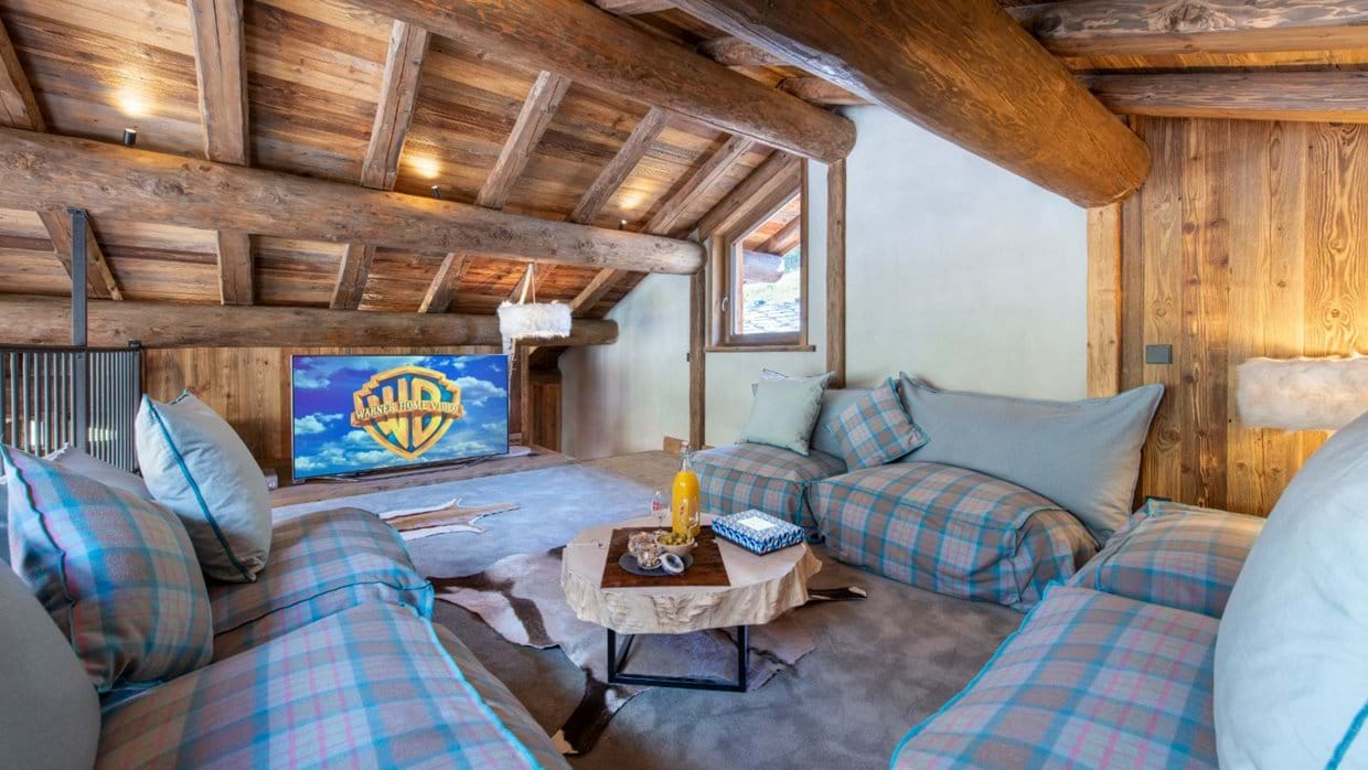 Chalet_face_a_Face_Val-d-Isere_Oxford_Ski_Snug.jpg