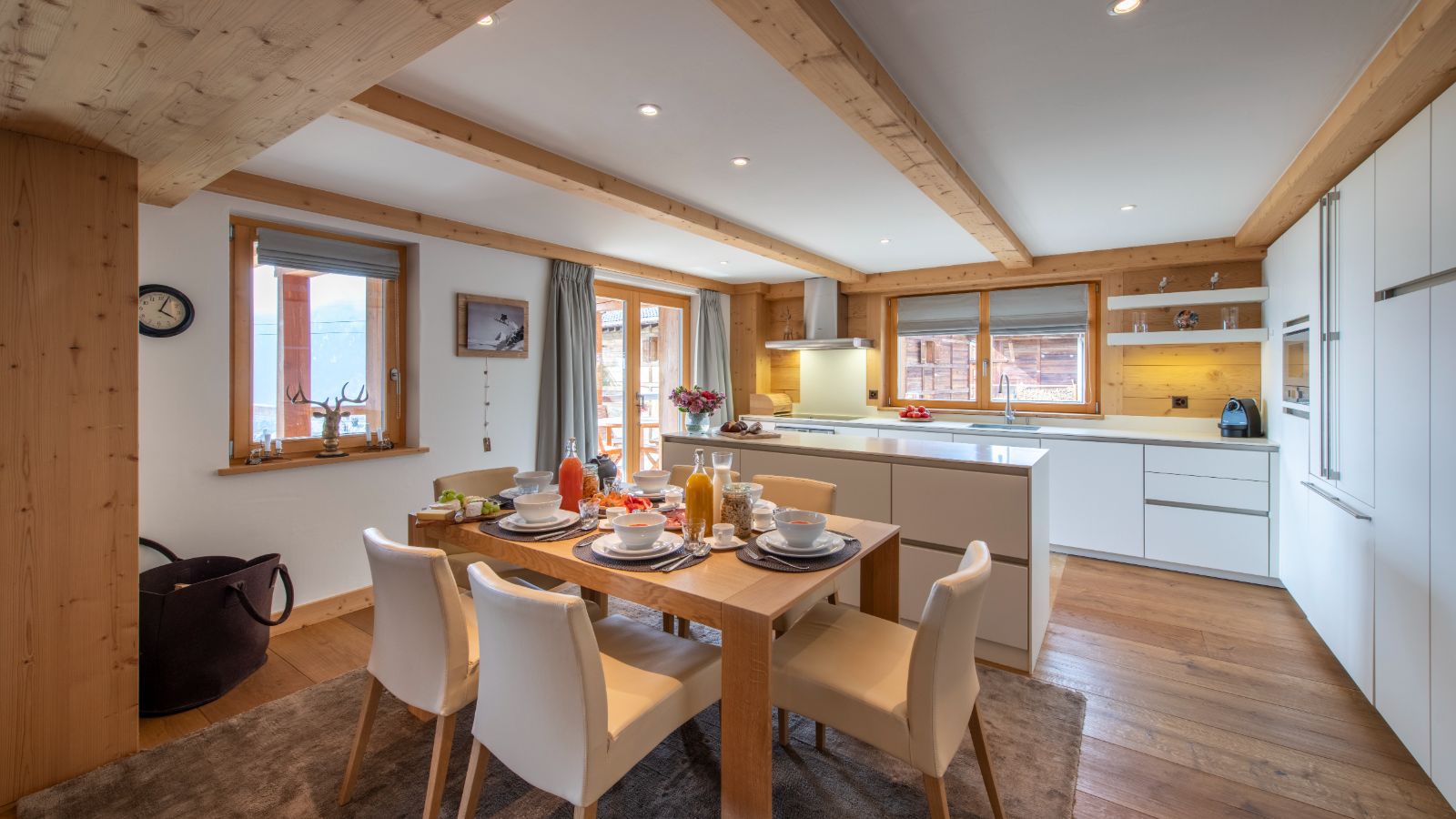 Apartment_Baryte_Verbier_Oxford_Ski_Dining.jpg