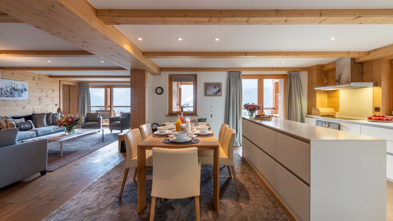 Apartment_Baryte_Verbier_Oxford_Ski_Dining2.jpg