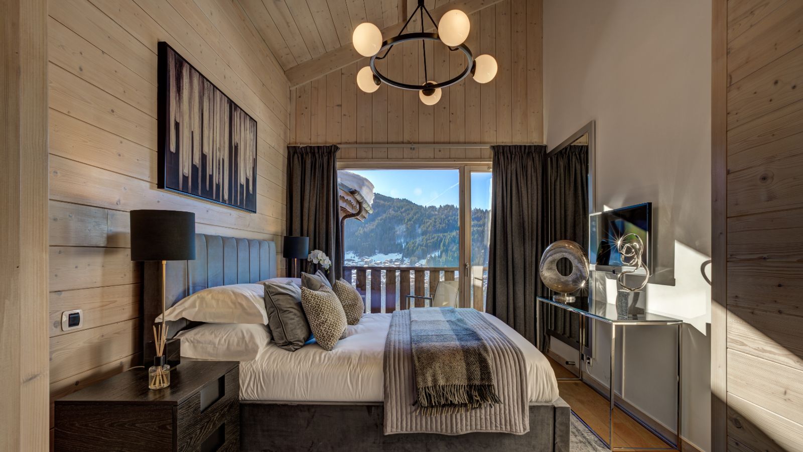 Chalet_X_Morzine_Oxford_Ski_Bedroom (2).jpg