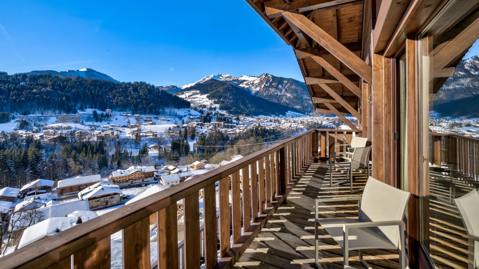 Chalet_X_Morzine_Oxford_Ski_Terrace.jpg