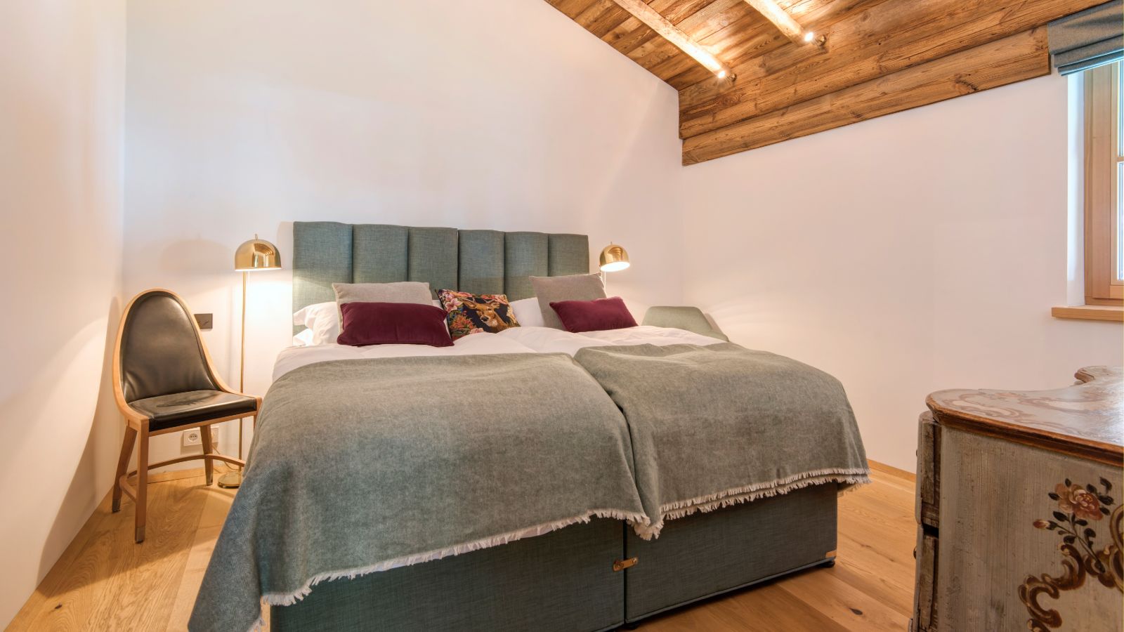 Chalet_Golden_Marmot_St_Anton_Oxford_Ski_Bedroom 4.jpg