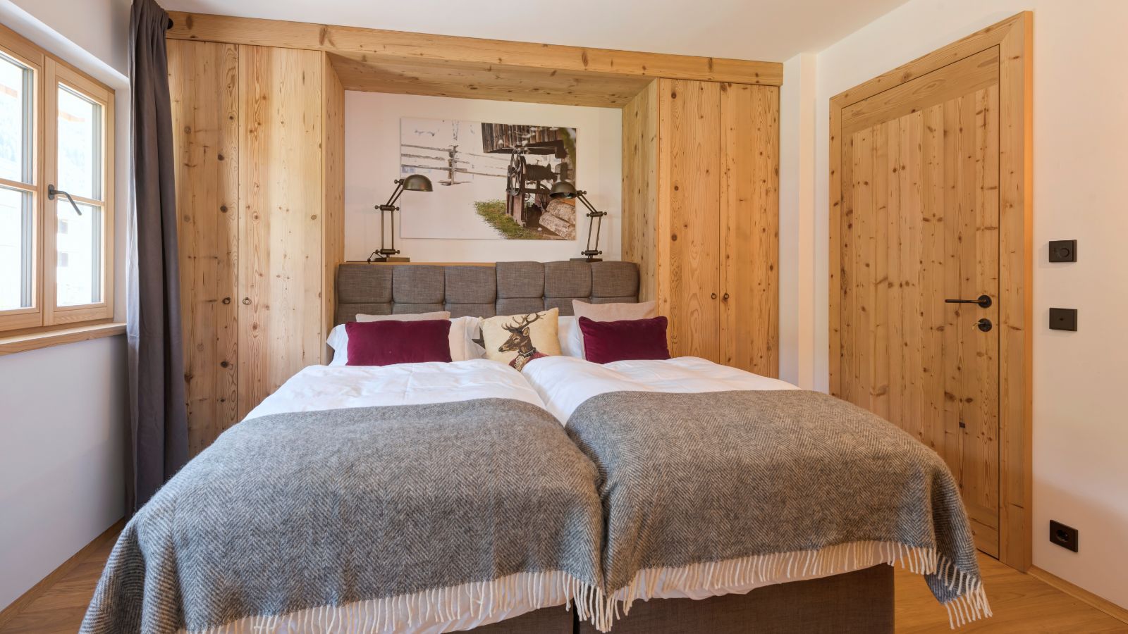 Chalet_Golden_Marmot_St_Anton_Oxford_Ski_Bedroom 5.jpg