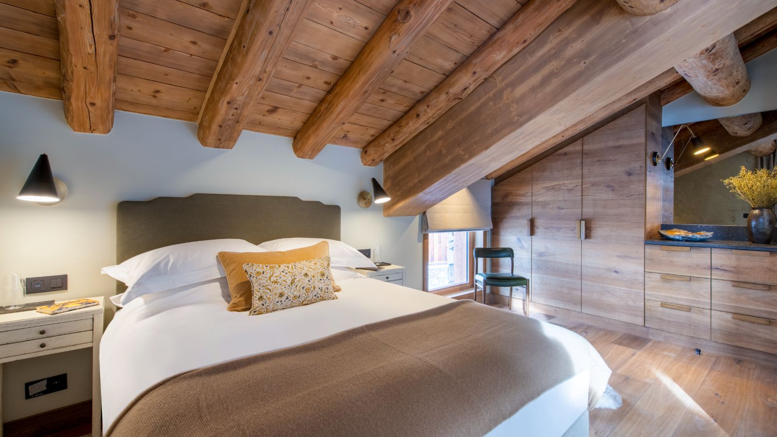 Chalet_Abade_Val_d_isere_Oxford_Ski_Bedroom2.jpg