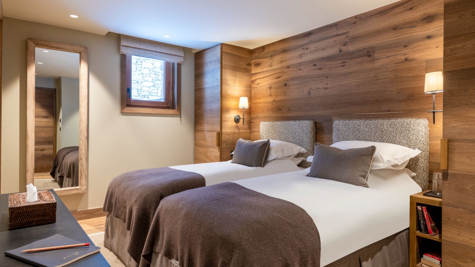 Chalet_Abade_Val_d_isere_Oxford_Ski_Bedroom5.jpg