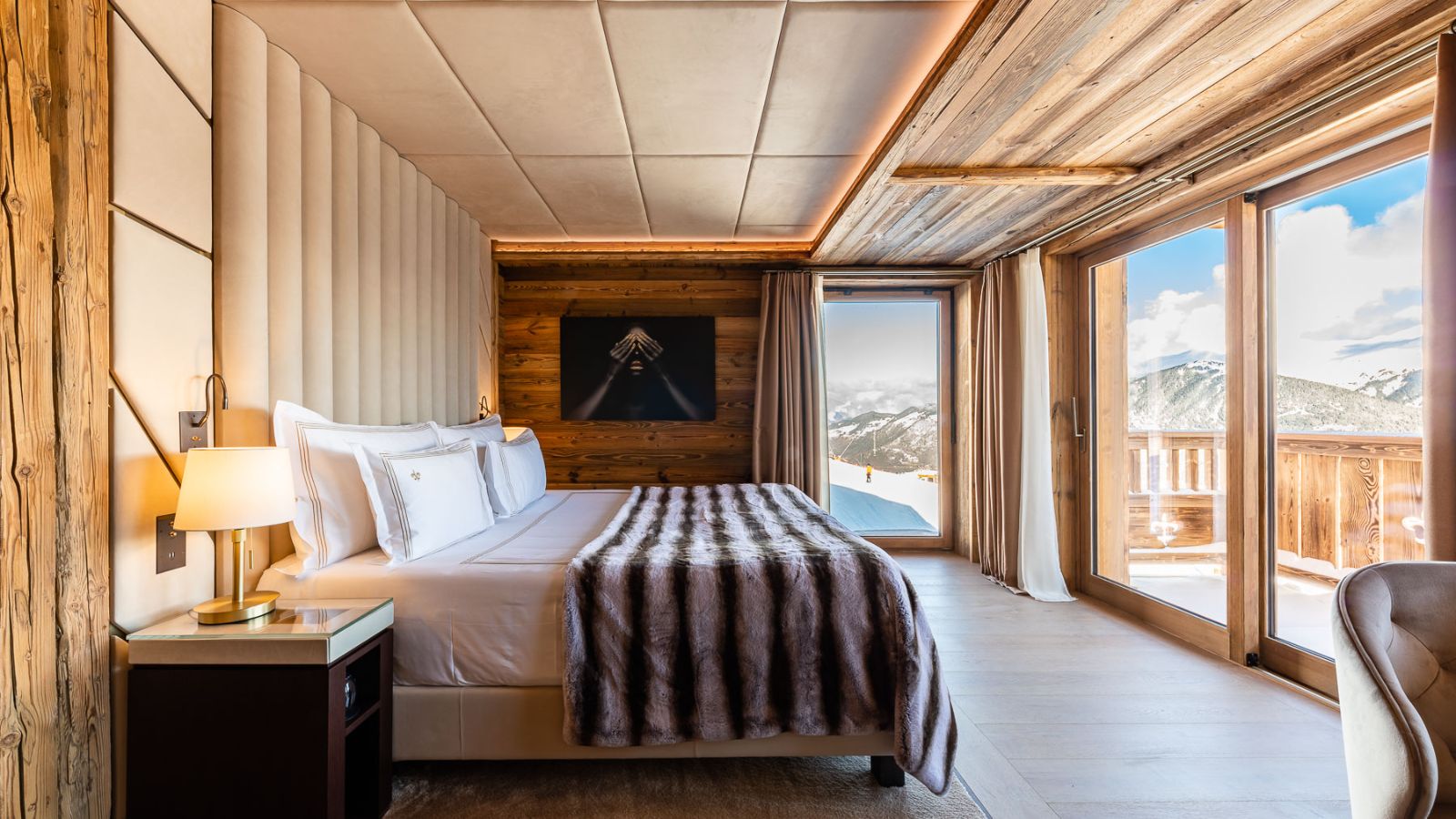 Ultima_Collection_Grand_Residence_Couchevel_1750_Oxford_Ski_Prestige_Bedroom.jpg