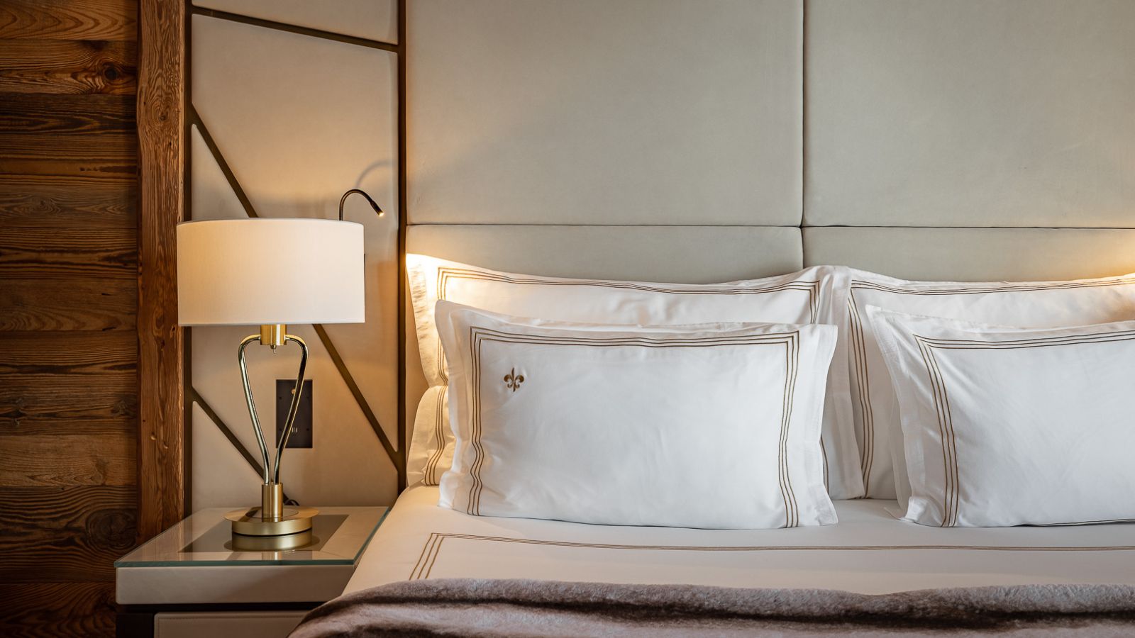 Ultima_Collection_Grand_Residence_Couchevel_1750_Oxford_Ski_Signature_Bedroom (2).jpg