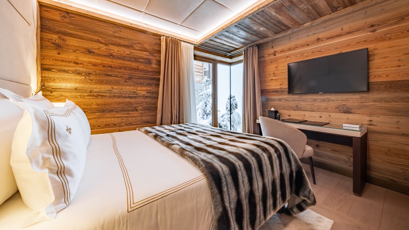 Ultima_Collection_Grand_Residence_Couchevel_1750_Oxford_Ski_Bedroom (2).jpg
