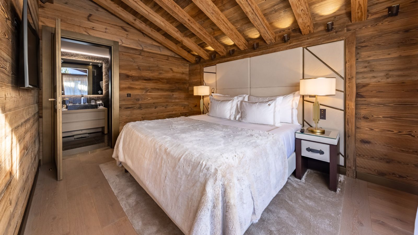 Ultima_Collection_Grand_Residence_Couchevel_1750_Oxford_Ski_Bedroom (3).jpg