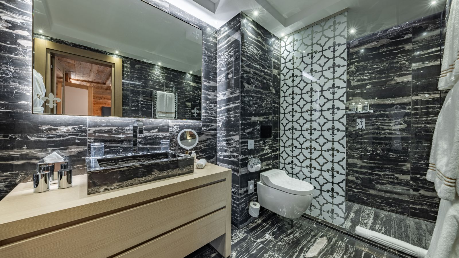 Ultima_Collection_Grand_Residence_Couchevel_1750_Oxford_Ski_Bathroom (2).jpg