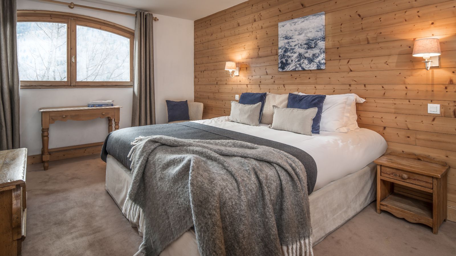 Chalet_Iamato_Meribel_Oxford_Ski_Bedroom (3).jpg