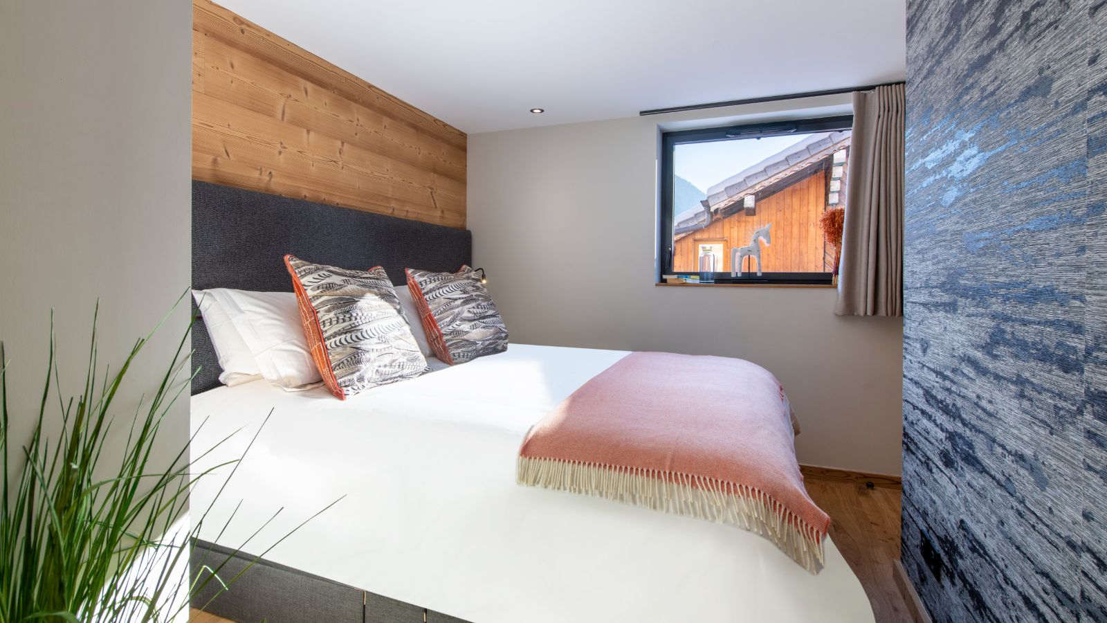 Penthouse_Mathilde_Morzine_Oxford_Ski_Bedroom 4.jpg
