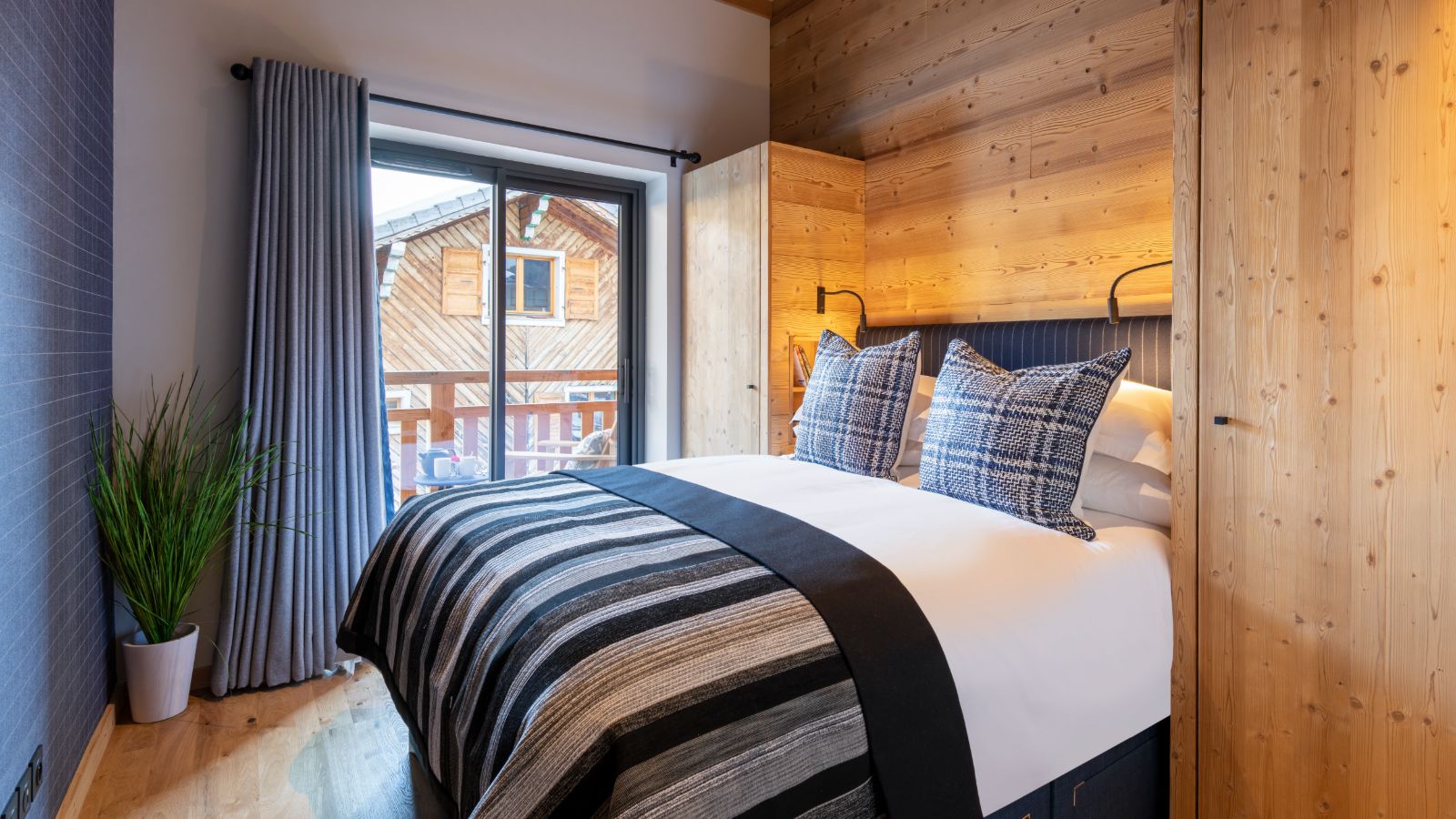 Penthouse_Mathilde_Morzine_Oxford_Ski_Bedroom.jpg