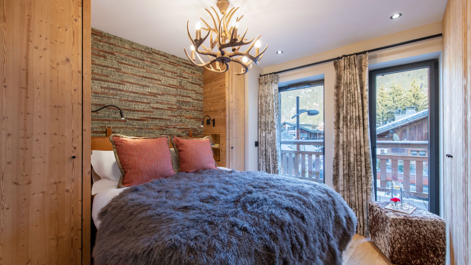 Penthouse_Mathilde_Morzine_Oxford_Ski_Bedroom2.jpg