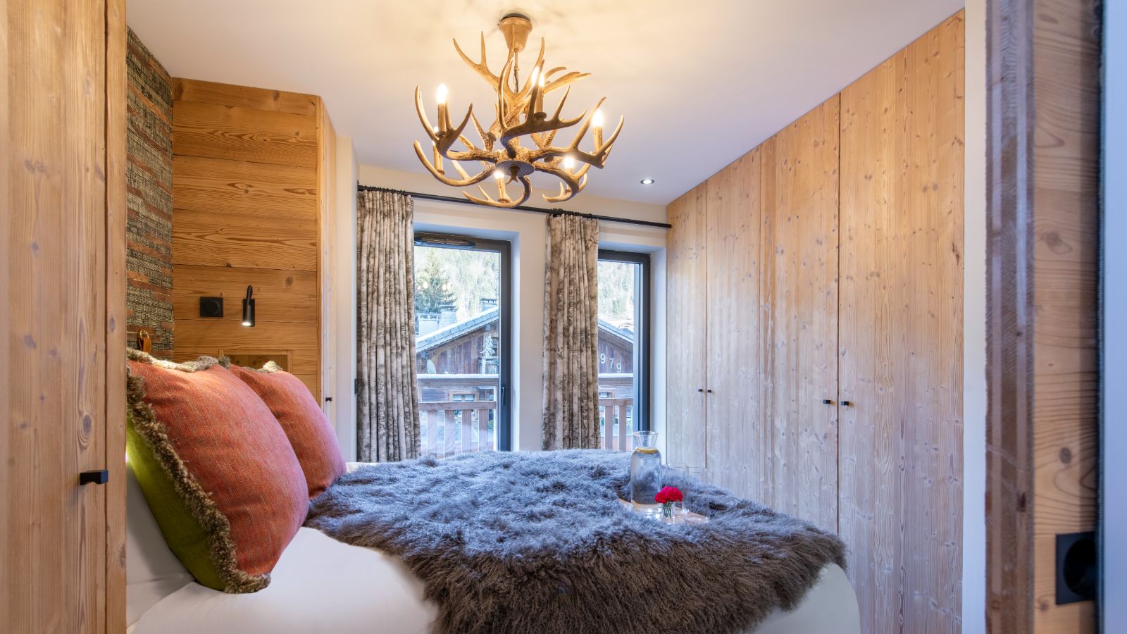 Penthouse_Mathilde_Morzine_Oxford_Ski_Bedroom5.jpg