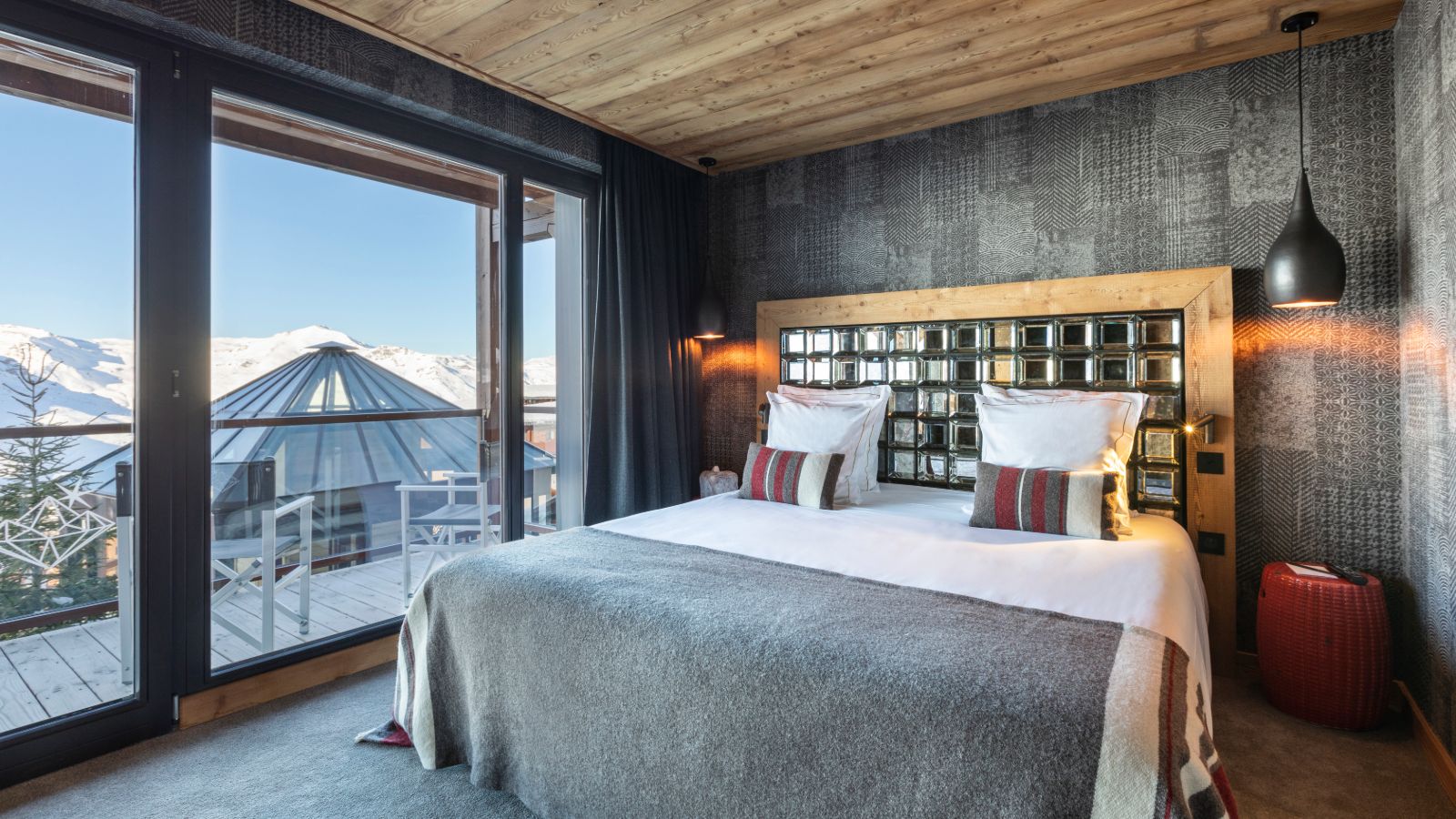 Chalet_Golden_Jubilee_Val_Thorens_Oxford_Ski_Bedroom.jpg