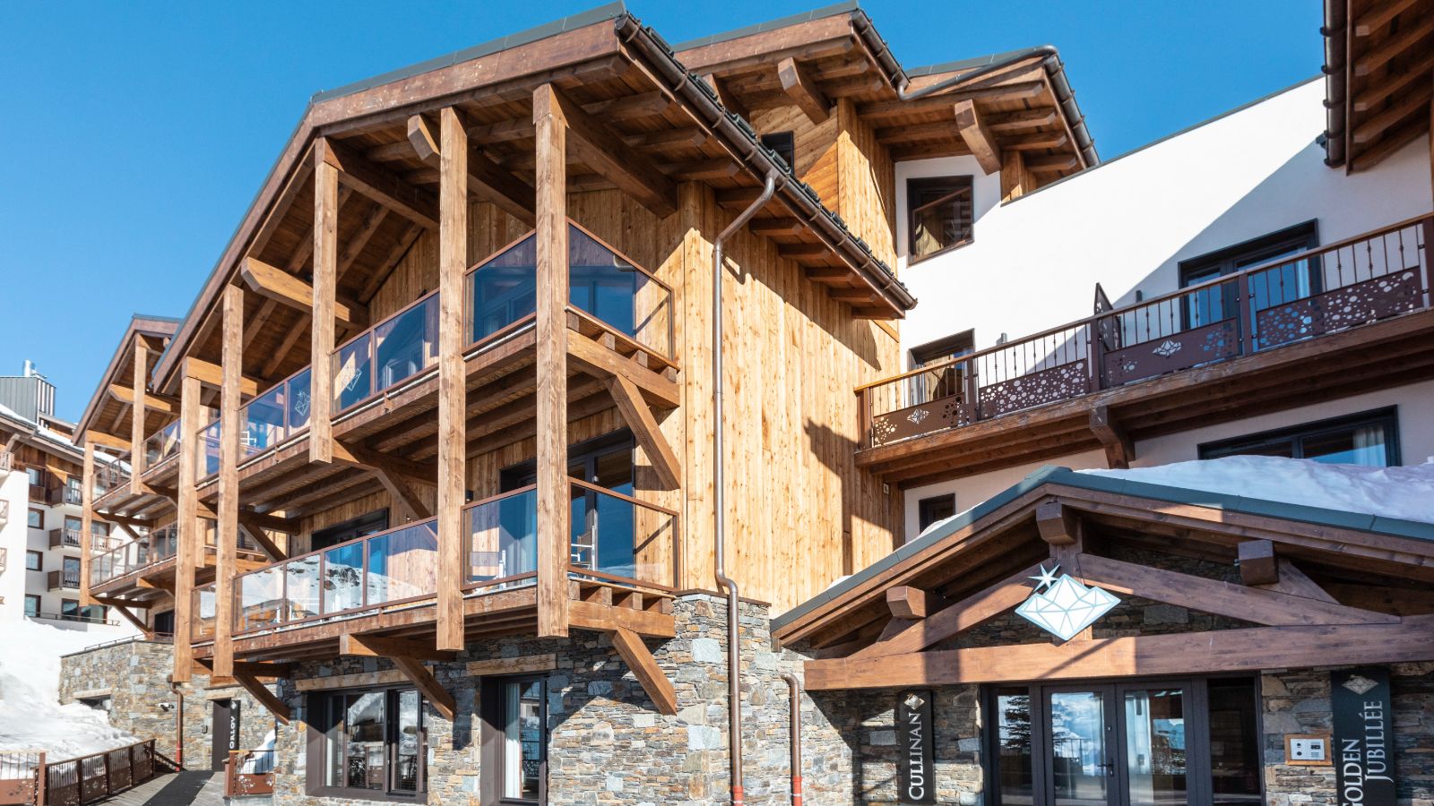 Chalet_Golden_Jubilee_Val_Thorens_Oxford_Ski_Exterior.jpg