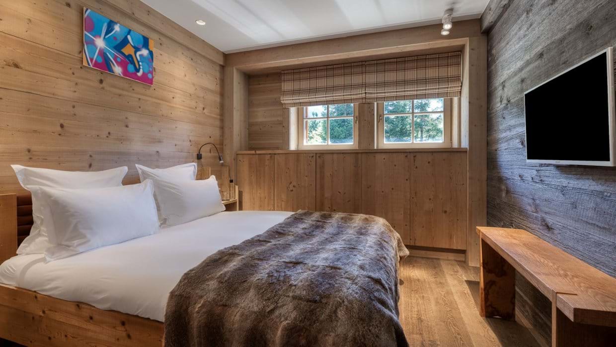 Izoard_Megeve_Oxford_Ski_Bedroom 3.jpg