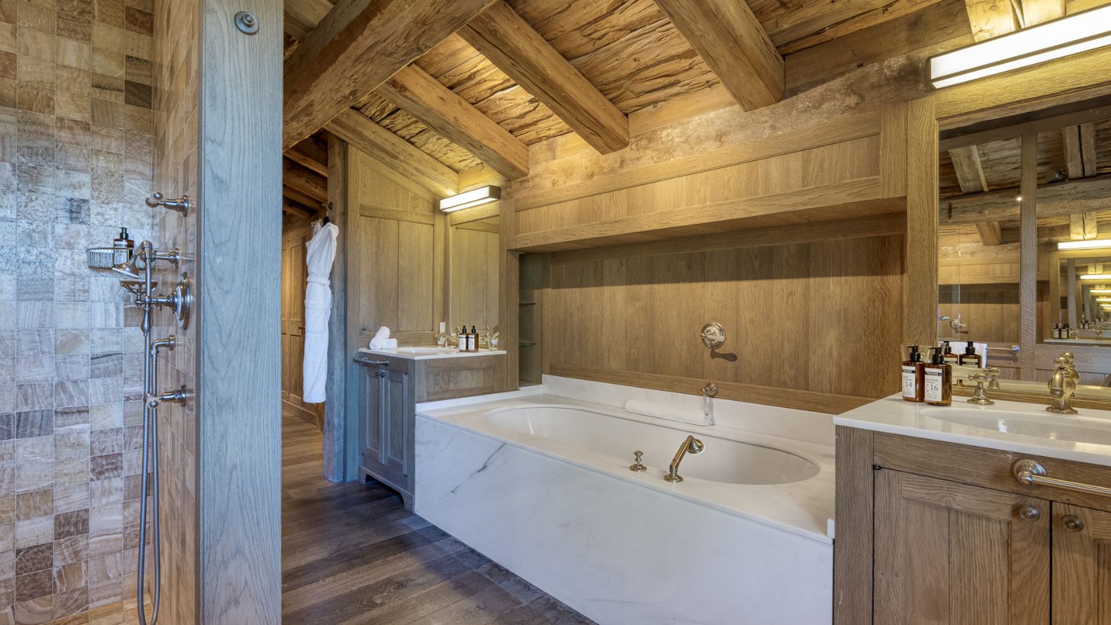 Izoard_Megeve_Oxford_Ski_Bathroom.jpg