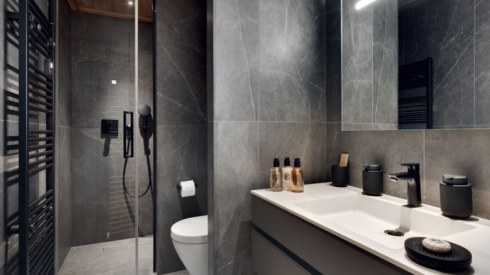 Luxury_Ski_Chalet _Meribel_Antares_Oxford_Ski_Bathroom.jpg
