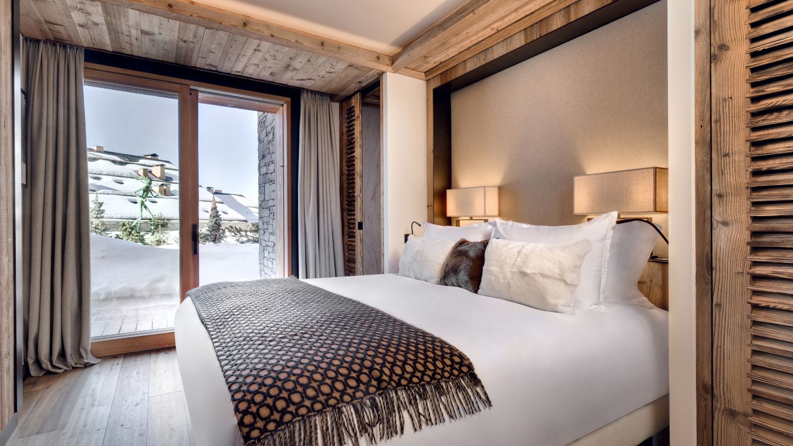 Luxury_Ski_Chalet _Meribel_Antares_Oxford_Ski_Bedroom (2).jpg