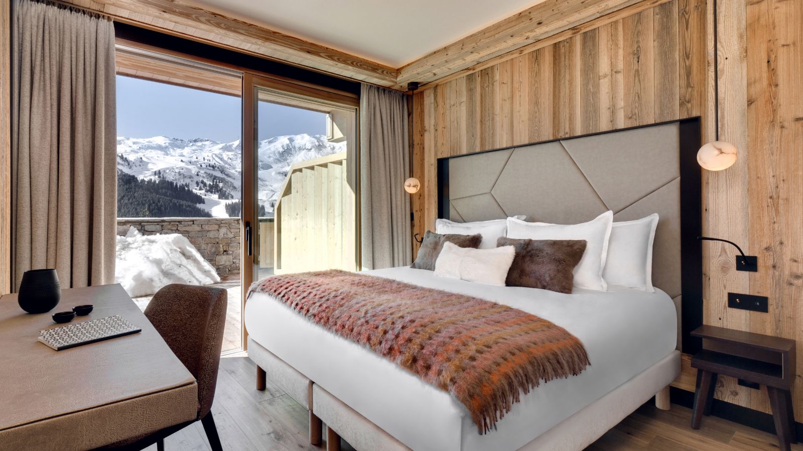Luxury_Ski_Chalet _Meribel_Antares_Oxford_Ski_Bedroom (3).jpg
