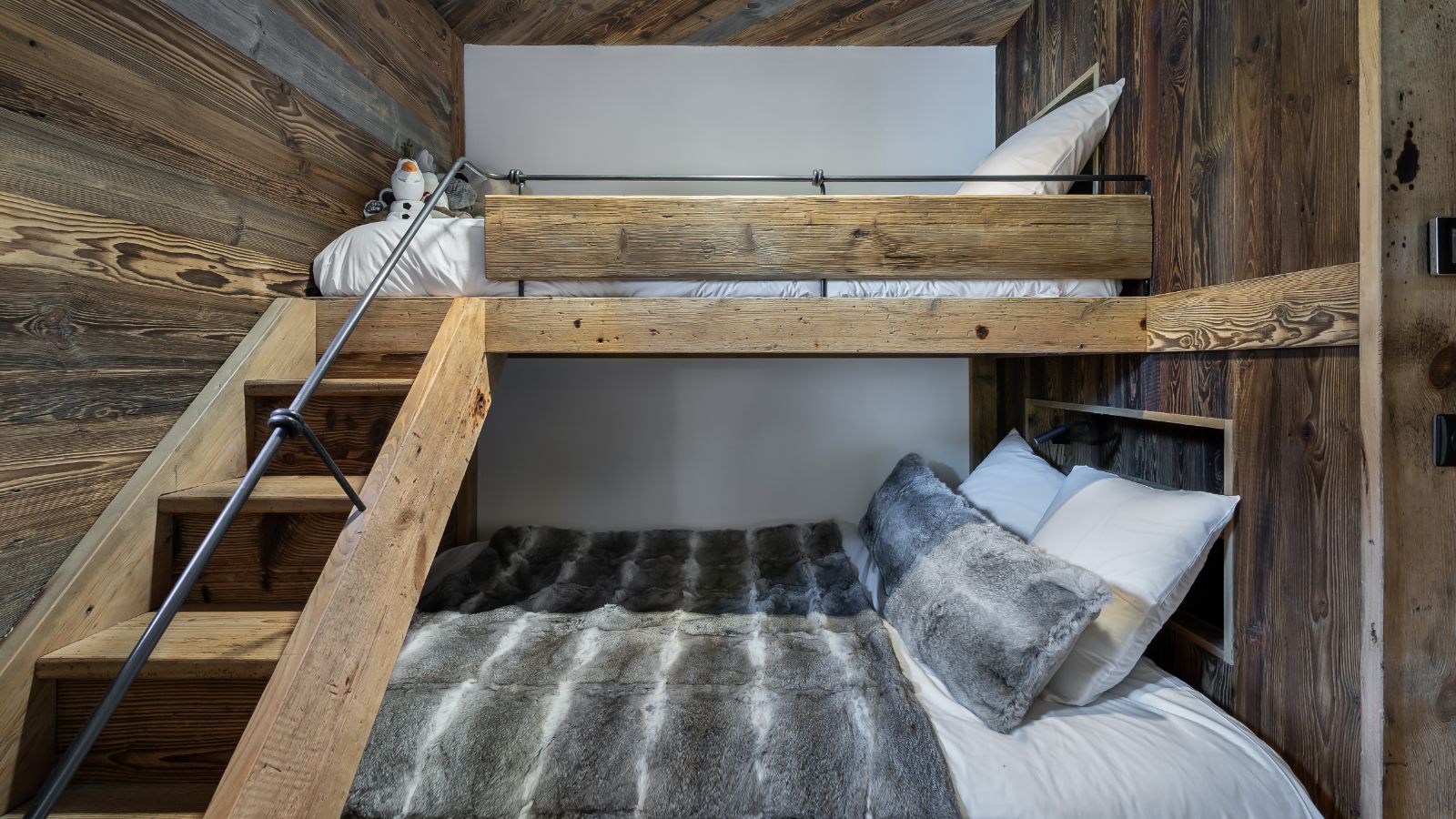 Luxury_Ski_Chalet_Val_Disere_Snowy_Breeze_Oxford_Ski_Bunkroom.jpg