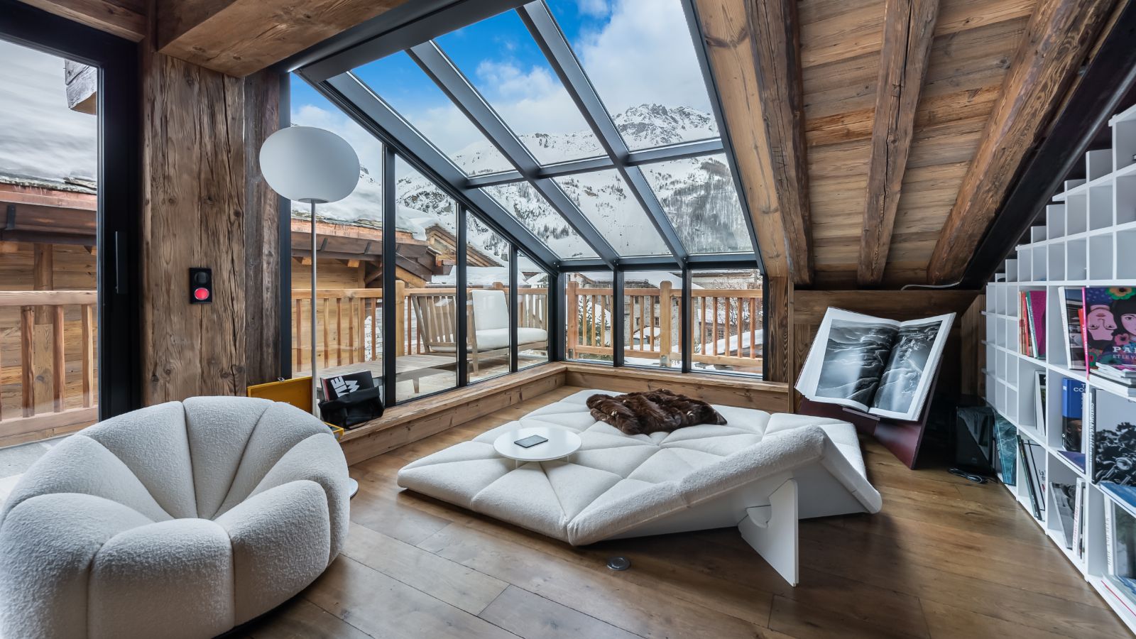 Luxury_Ski_Chalet_Val_Disere_Snowy_Breeze_Oxford_Ski_Lounge.jpg