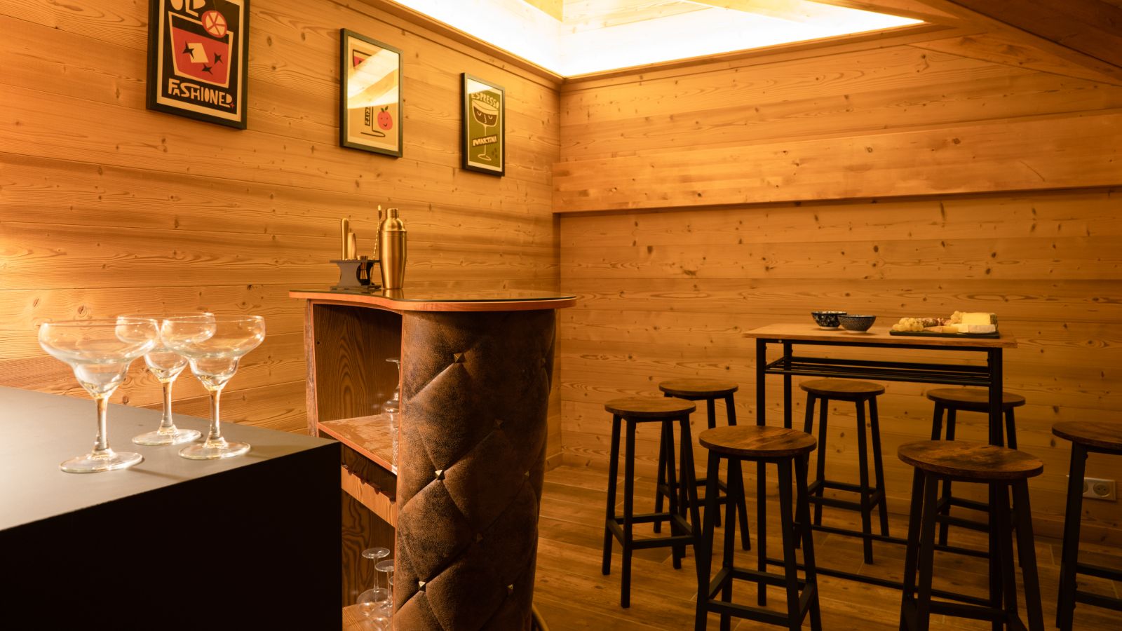 Luxury-Ski-Chalet-Morzine-Chalet-des-Rosiers-Oxford-Ski-Bar.jpg