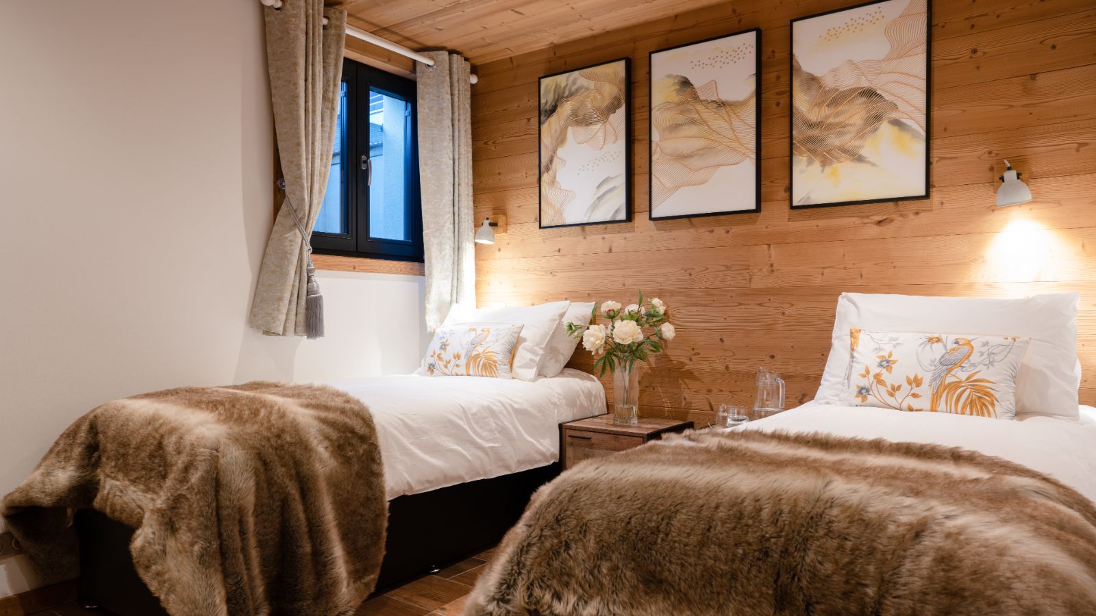 Luxury-Ski-Chalet-Morzine-Chalet-des-Rosiers-Oxford-Ski-Bedroom 2.jpg