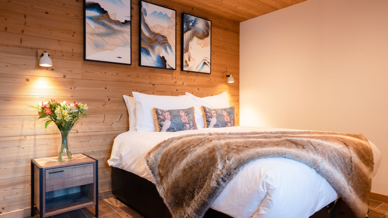 Luxury-Ski-Chalet-Morzine-Chalet-des-Rosiers-Oxford-Ski-Bedroom 3.jpg