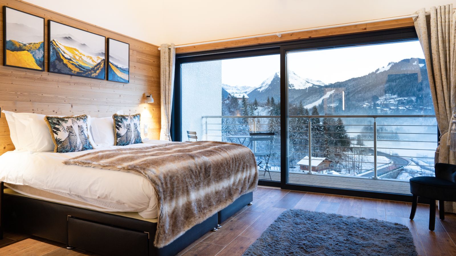 Luxury-Ski-Chalet-Morzine-Chalet-des-Rosiers-Oxford-Ski-Bedroom 4.jpg