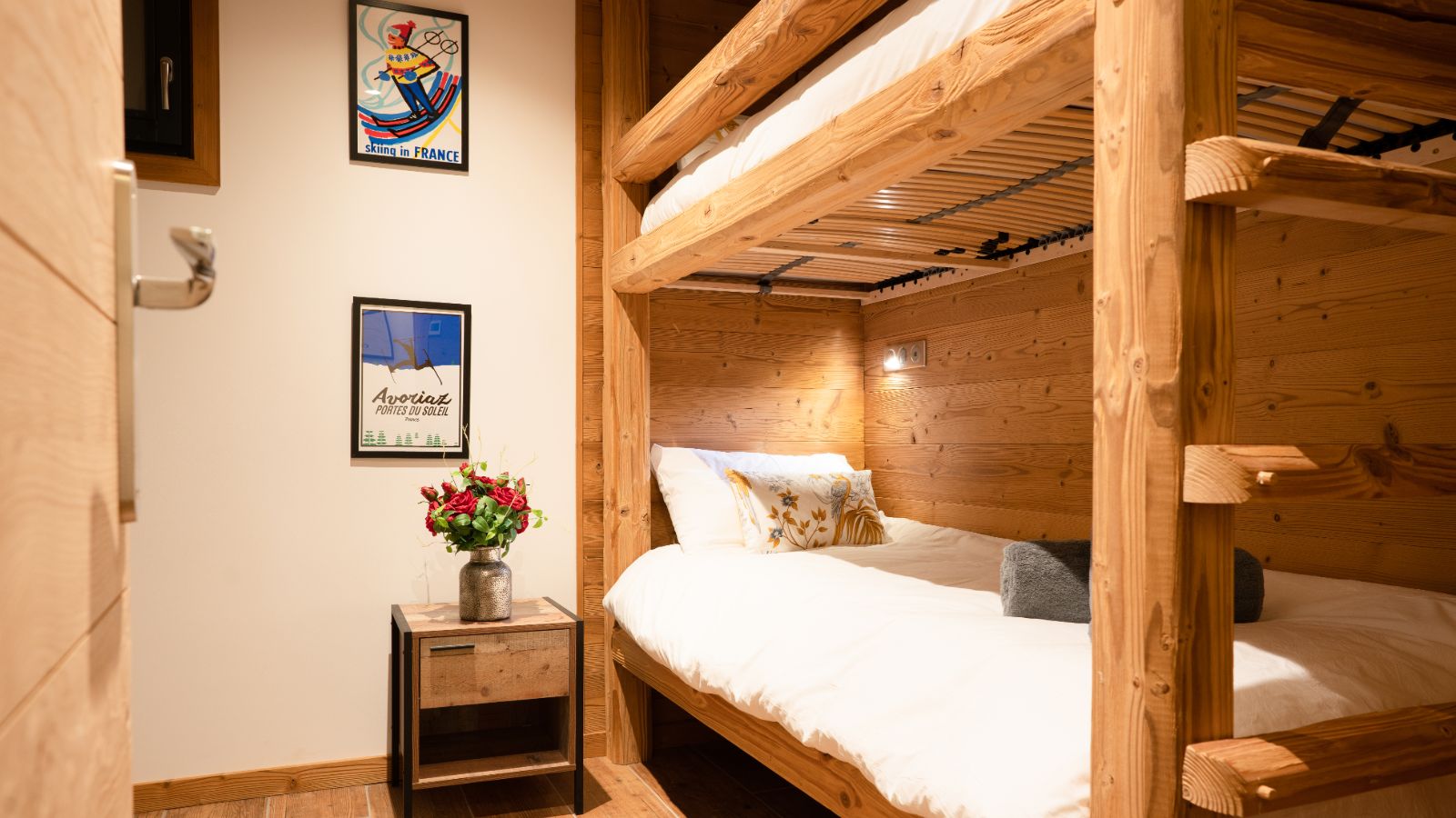 Luxury-Ski-Chalet-Morzine-Chalet-des-Rosiers-Oxford-Ski-Bunkroom.jpg