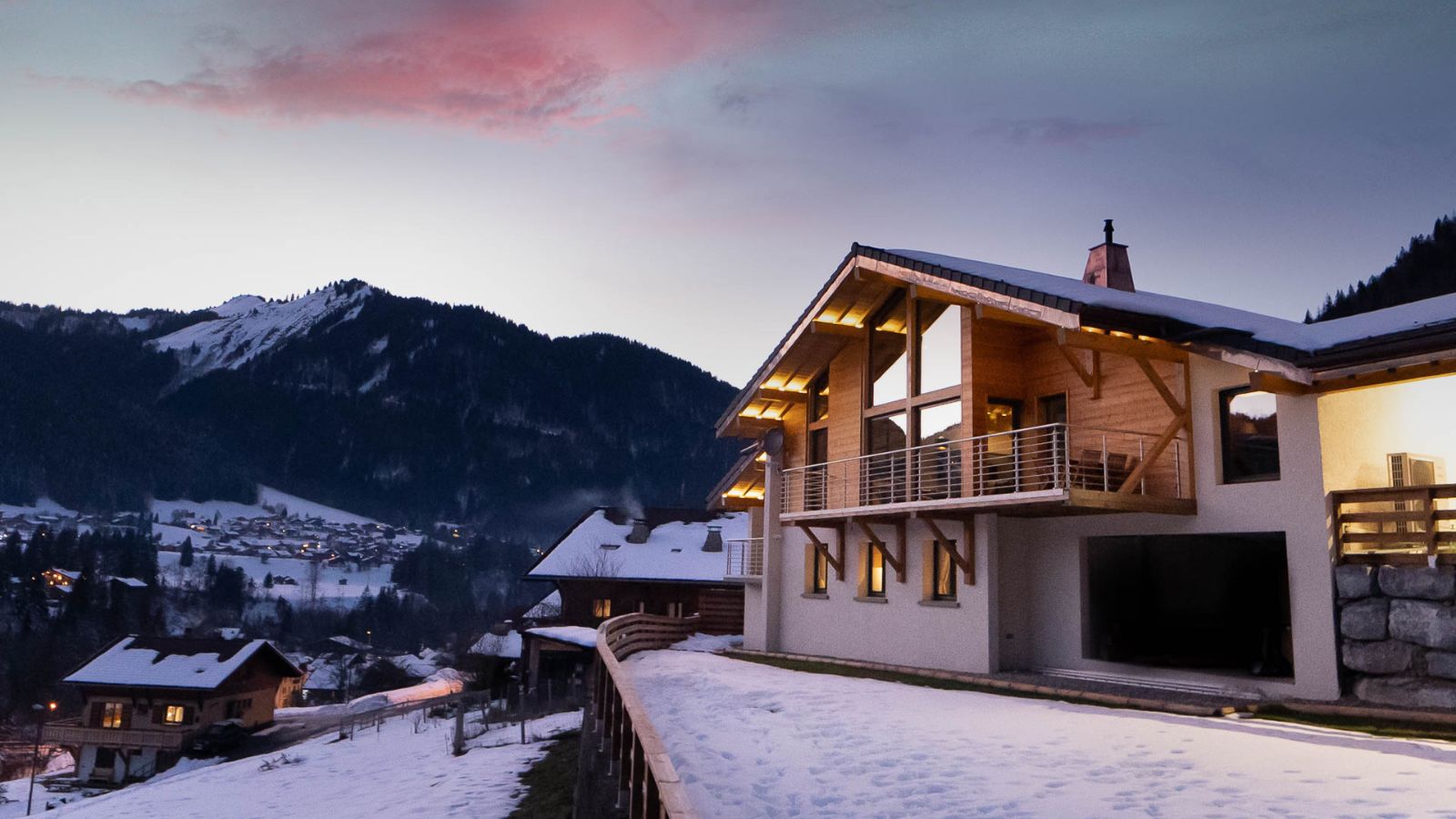 Luxury-Ski-Chalet-Morzine-Chalet-des-Rosiers-Oxford-Ski-Exterior.jpg