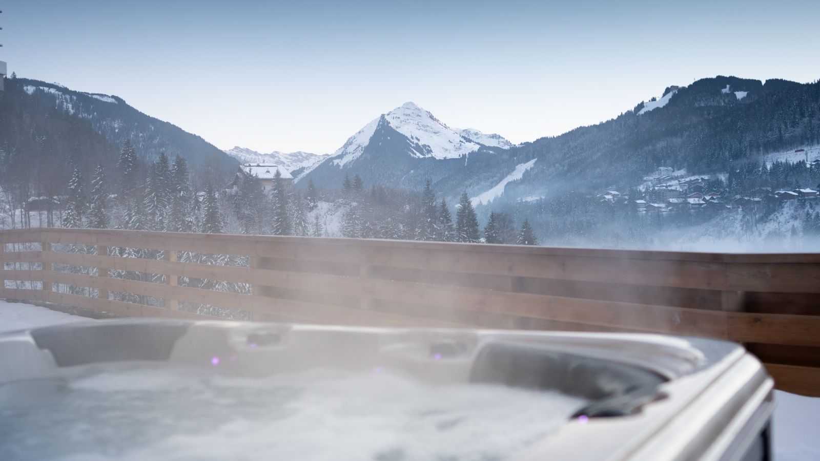 Luxury-Ski-Chalet-Morzine-Chalet-des-Rosiers-Oxford-Ski-hot-tub.jpg