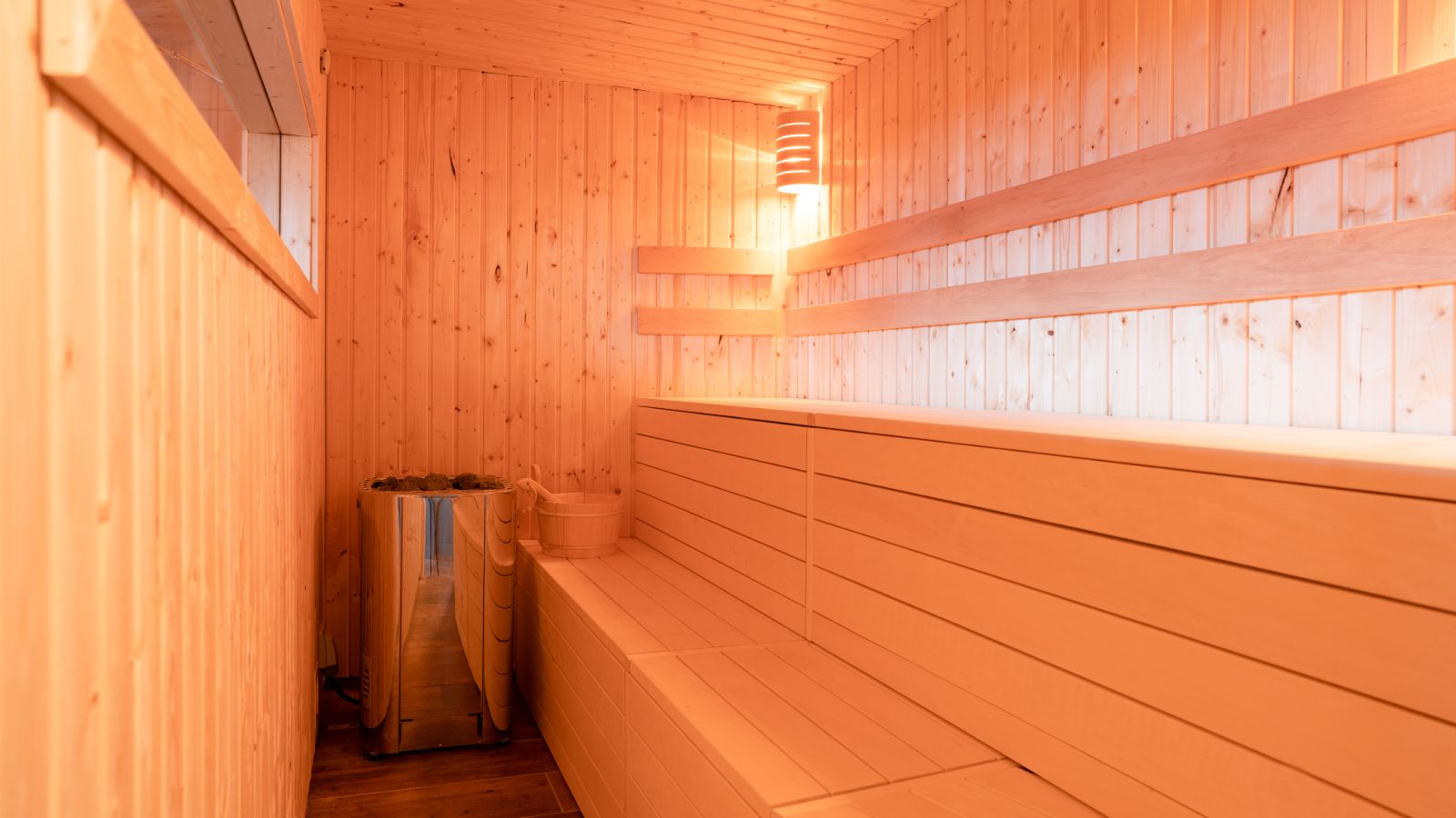 Luxury-Ski-Chalet-Morzine-Chalet-des-Rosiers-Oxford-Ski-Sauna.jpg
