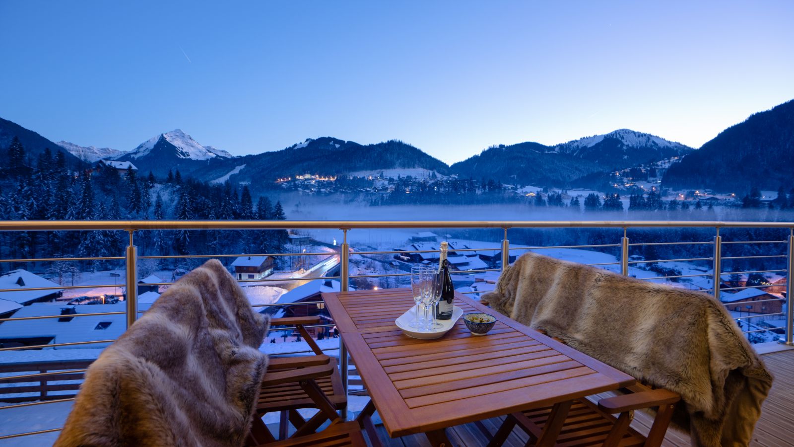 Luxury-Ski-Chalet-Morzine-Chalet-des-Rosiers-Oxford-Ski-Terrace.jpg
