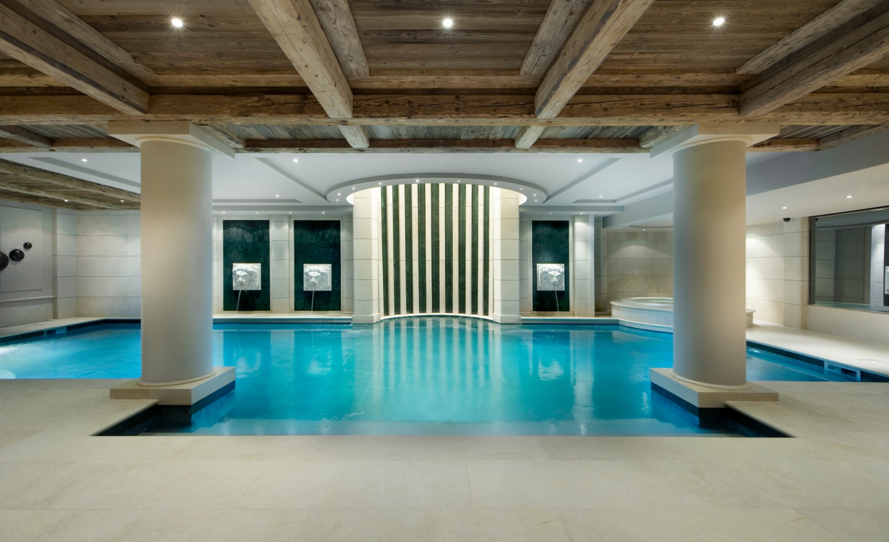 luxury-ski-chalets-courchevel-1850-oxford-ski-company-edelweiss (8).jpg